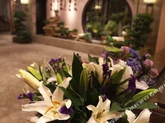 Fourseas Holiday Hotel - Image 1