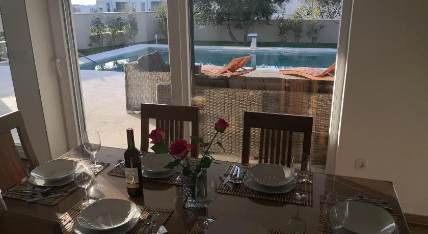 Sun gardens luxury apartment with xxl heated pool - Image 1
