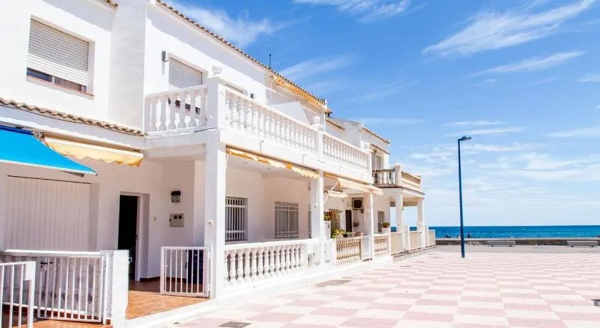 Tot un Mon-Beachfront House - Image 1
