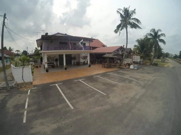 Lulu Hotel - Image 1