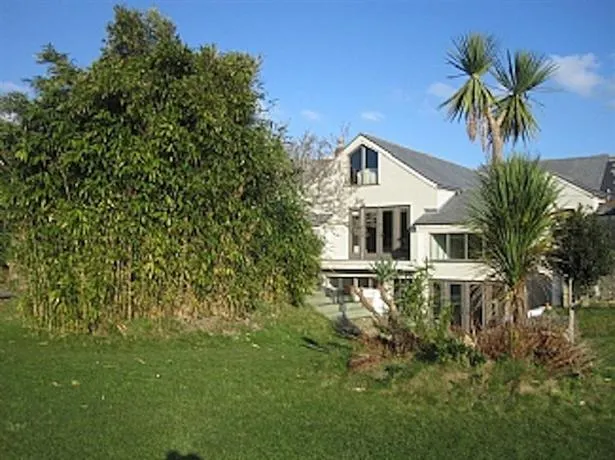 Avery House - Image 1