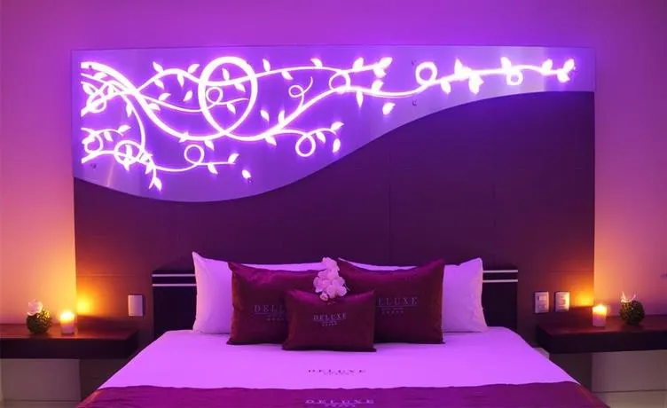 Auto Hotel Deluxe - Image 1