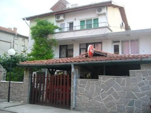 Ice Garden Guest House - Image 1