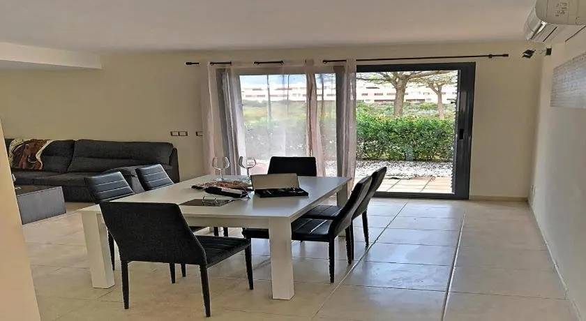 Fabuloso alojamiento compuesto por 4 chalets adosados de lujo en Panorámica Golf para 28 personas piscina con CIRCUITO SPA - Image 1