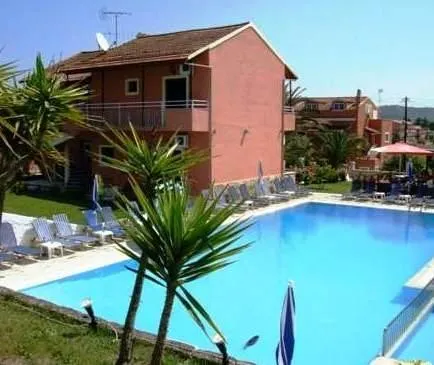 Theo Apartments - Image 1