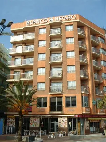 Apartamentos Blanco y Negro Lloret de Mar - Image 1