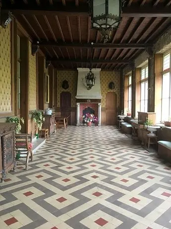 Les Amis Du Chateau De Villers-Chatel - Image 1