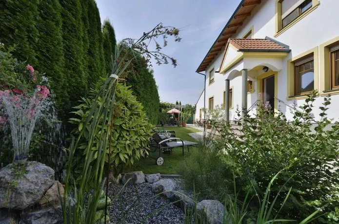 Weingut Gästehaus Nationalparkhof Gartner - Image 1