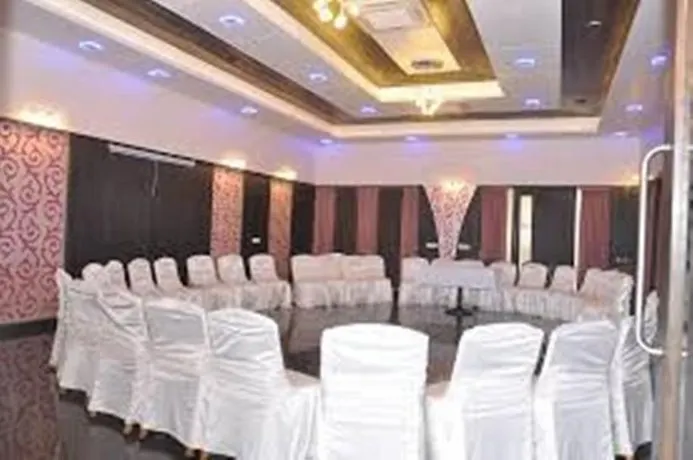 Budget Inn Palm Regency - Image 1