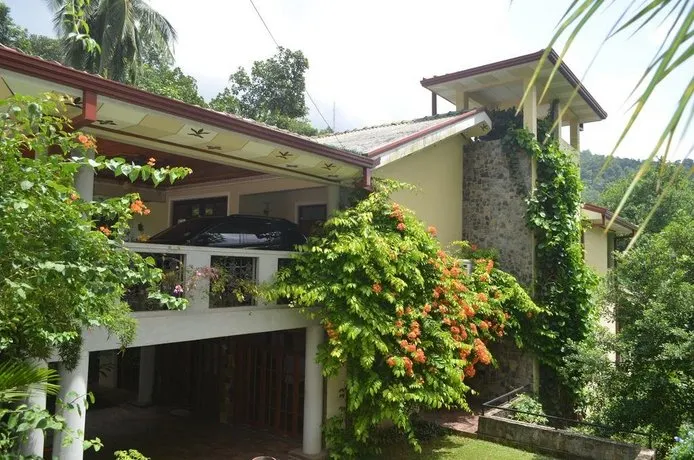 Hillside Holiday Home - Image 1