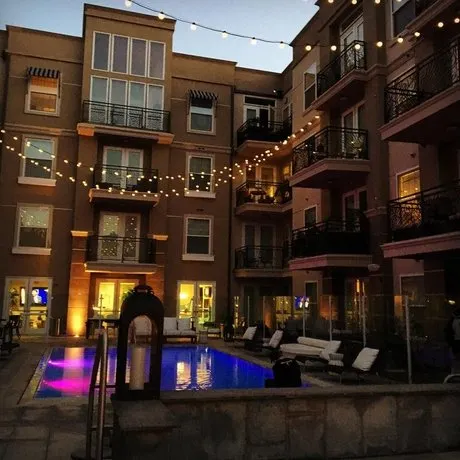 Luxury 2-Bedroom 2-Bathroom w Pool - Image 1