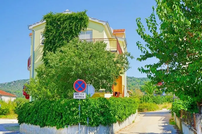 Apartments Borozan - Image 1