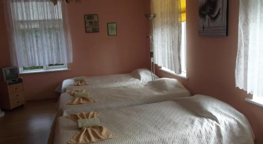 Karluti Hostel - Image 1