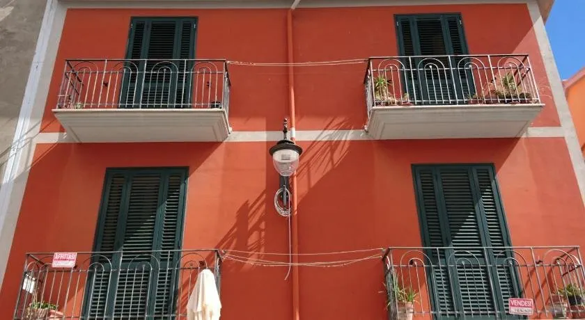 Casa Vacanza PIAZZA APARTMENT 1 - Image 1