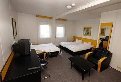 Green Nights Hotel - Image 1