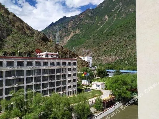 Jiaju Fengqing Hotel - Image 1