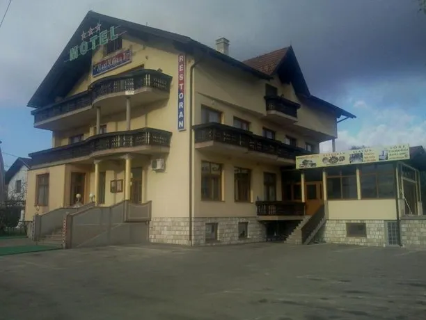 Motel Maxi Milian - Image 1