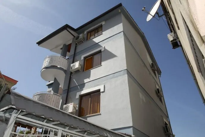 Alen Bar Hotel - Image 1