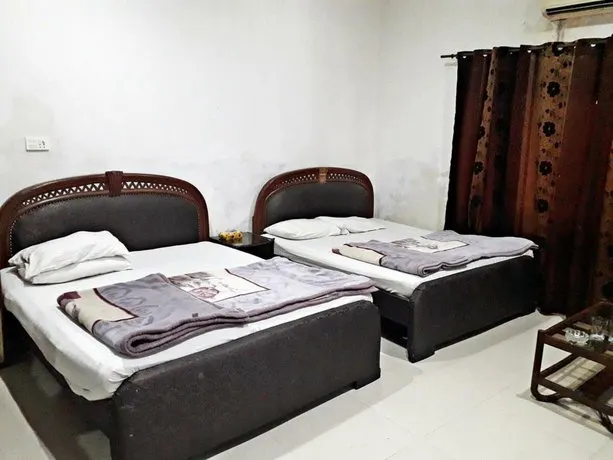 Gulberg View Hotel Main Market - Image 1