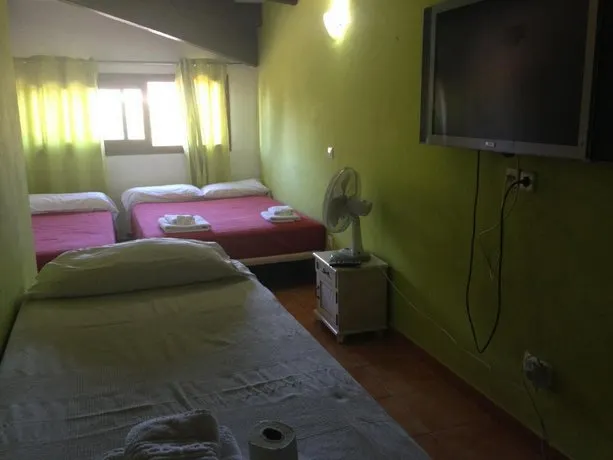 Albergue Juvenil New Age Hostel - Image 1