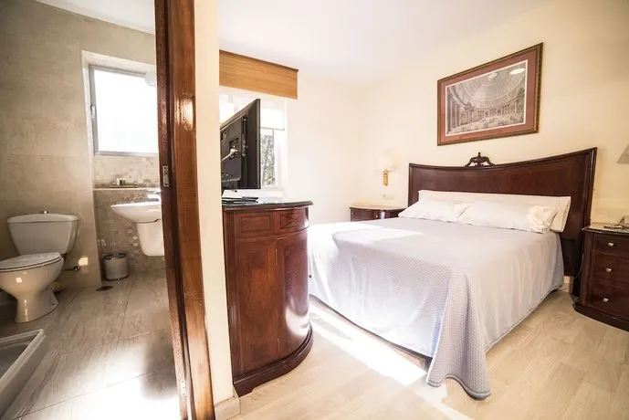 Hotel Iberia - Image 1
