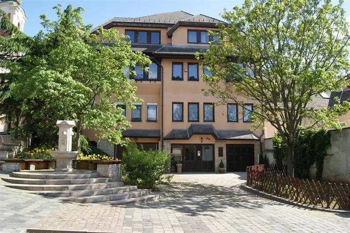 Bellevue Vendeghaz - Image 1