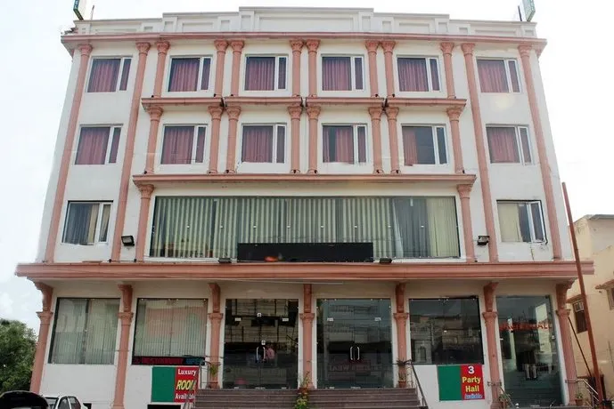 OYO Rooms Prem Ashram Ghat - Image 1