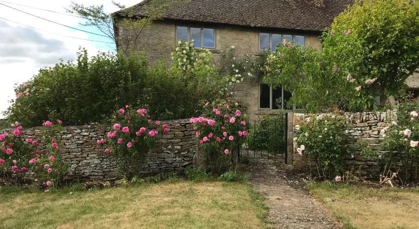 Rose Cottage, 4 The Hill - Image 1