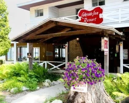 Buzz's Lakeside Inn - Image 1