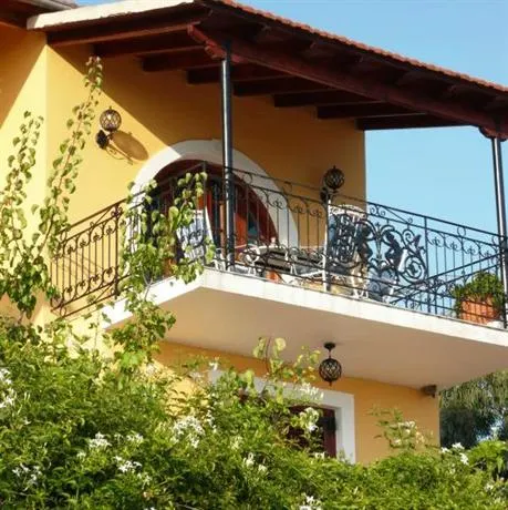 Athina Apartments - Image 1