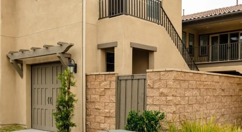 Private suite own entrance&kitchen - Image 1