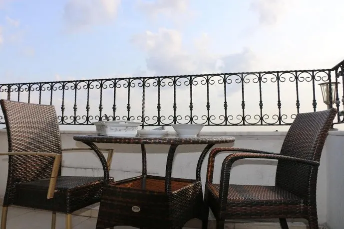 LOOR HOTEL - Image 1