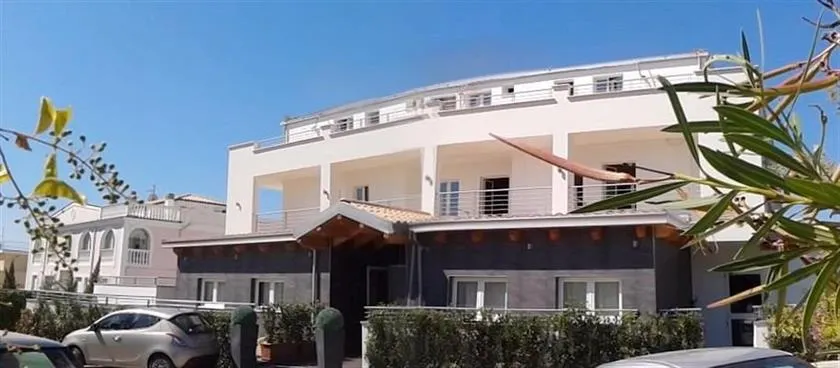 I Due Leoni Hotel - Image 1