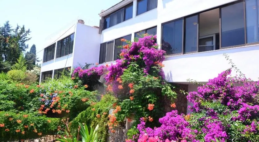 Kommeno Linga Longa Apartments with sea view and beach - Image 1