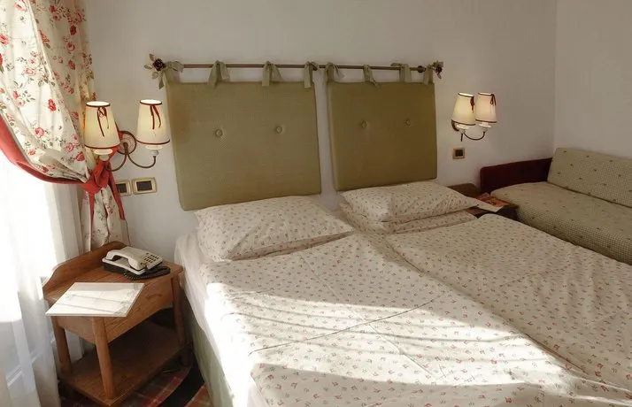 Hotel Henriette - Image 1