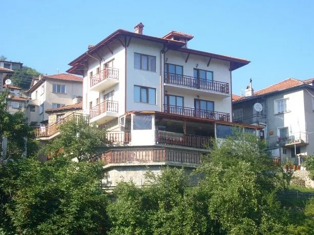 Momchil Unak Guest House - Image 1