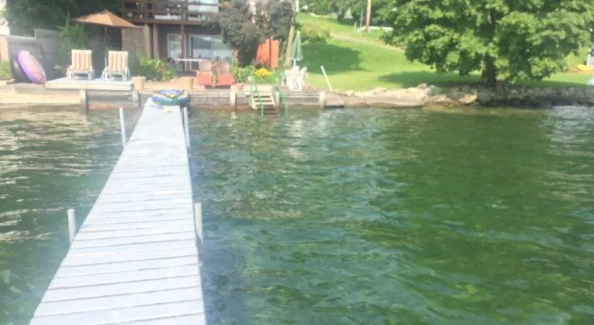Lovely Lakeside Lodge - Image 1