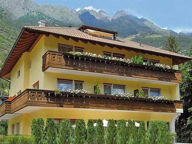 Residence Garni Grünfeld - Image 1