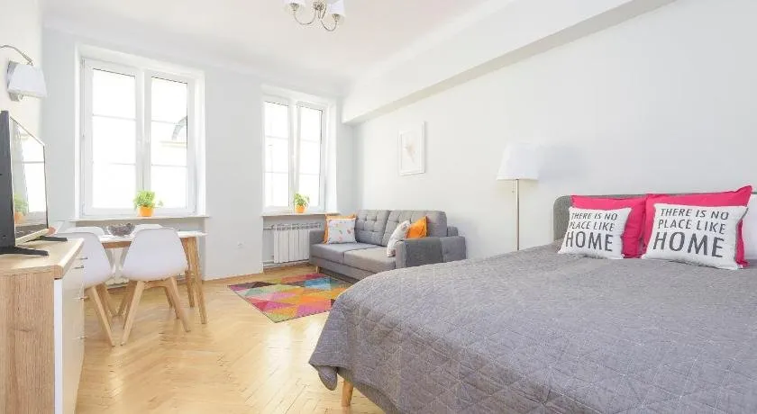 Bright and modern apartment in the heart of the Old and New Town - Image 1