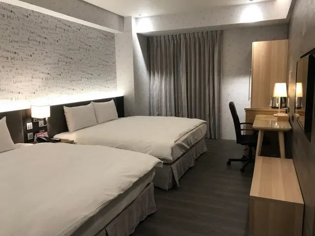 Champs Hotel - Image 1