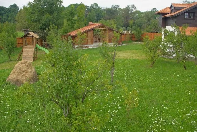 Casuta cu prieteni - Image 1