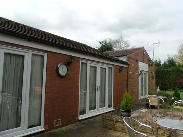 Acers Serviced Accommodation - Image 1