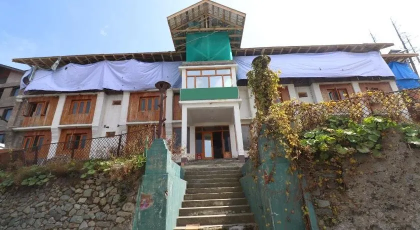 Hotel Poshwan - Image 1