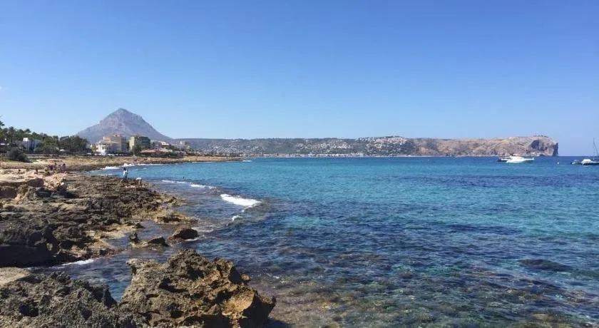 ACOGEDOR Y PRECIOSO ÁTICO EN JAVEA Primera línea playa - Image 1