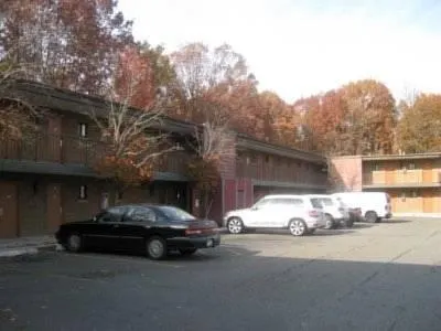 West Shore Motel - Image 1