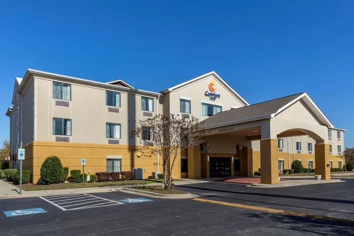 Comfort Inn Smithfield Near I-95 - Image 1