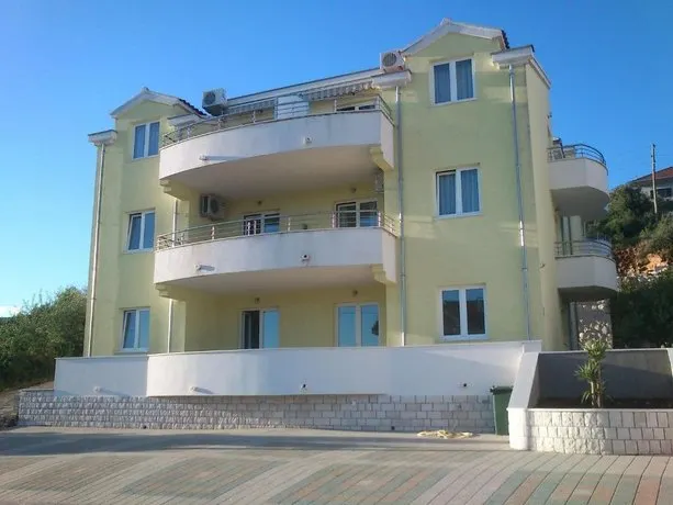 Apartments Vrania - Image 1