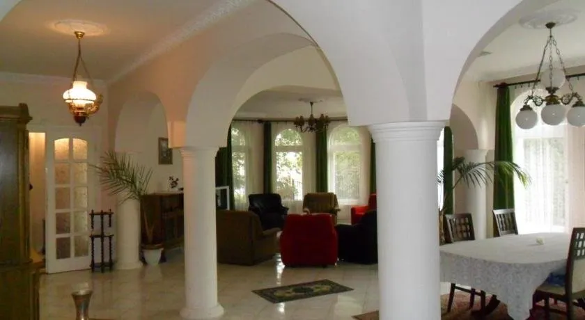 Villa Gardena Gardony - Image 1
