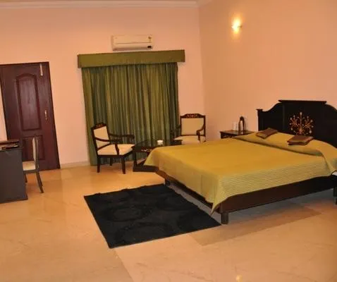 Hotel The Grand Raj - Image 1