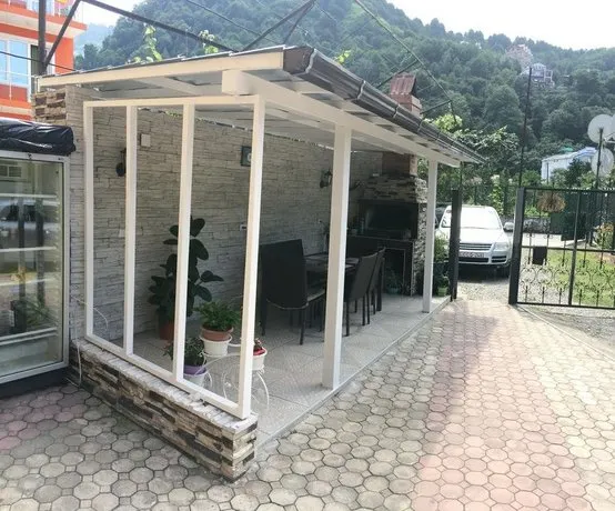 Deluxe Guest House - Image 1